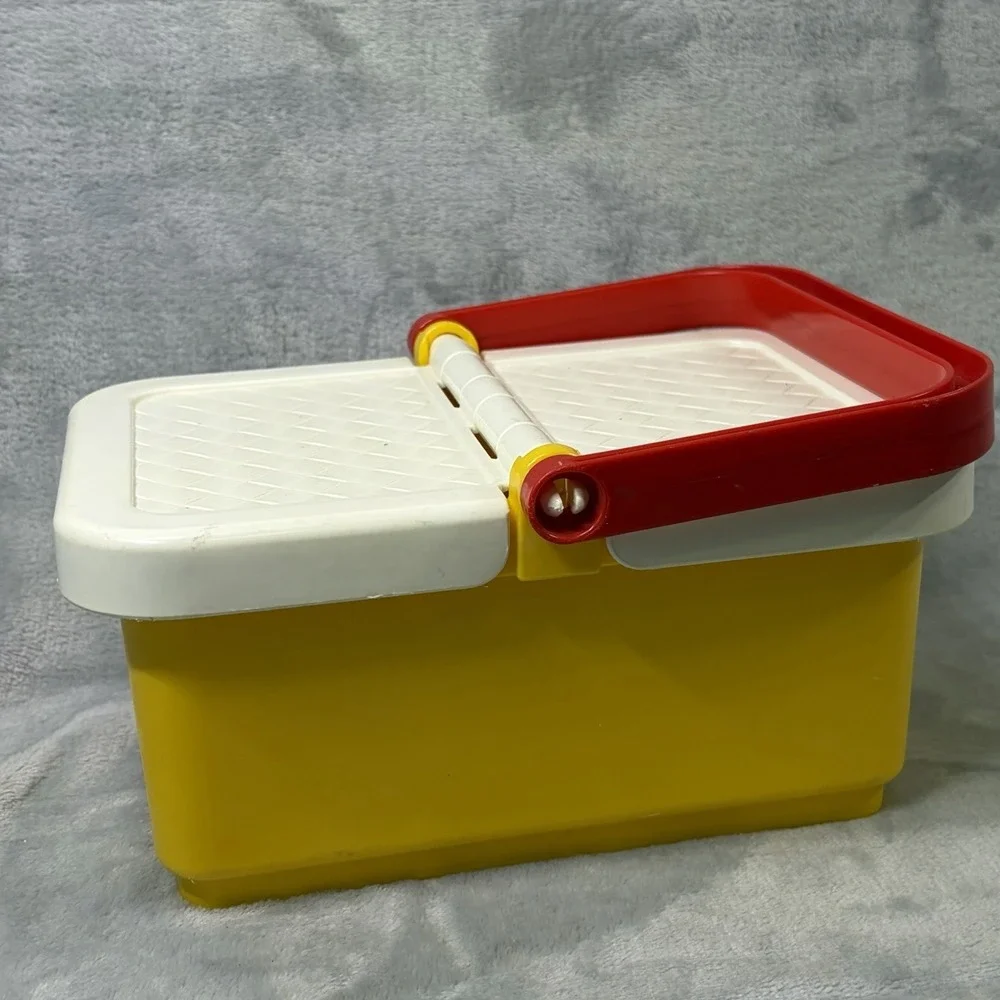 Vintage 1983 Sanrio Hello Kitty Plastic Picnic Basket Lunch Box 2 Cups Set‎